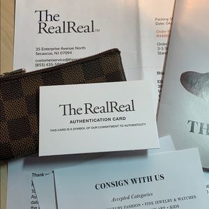 Authentic gently used Louis Vuitton DE key pouch